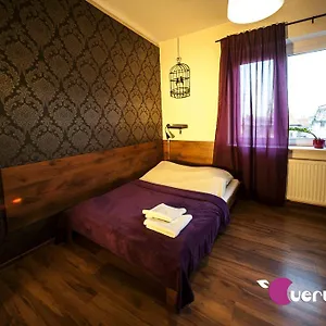 2* Albergue Very Berry - Old Town, Parking, Lift, Reception 24h